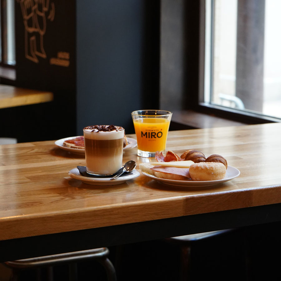 DSC09359 4 latas esmorzar